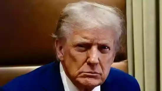 Jeffrey Epstein previously proposed to a New York Times journalist images of President Donald Trump with “girls in bikinis” in his kitchen