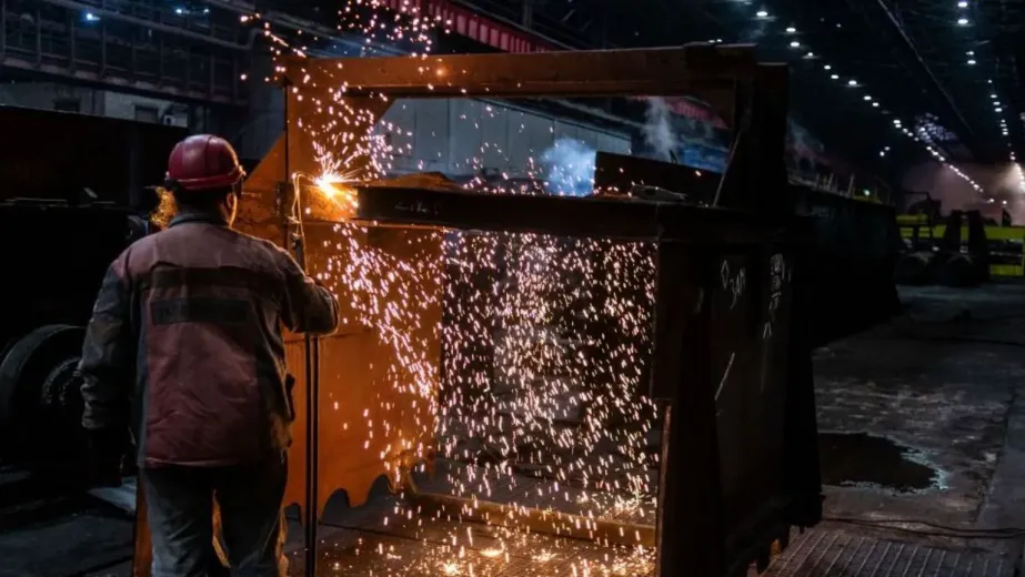 The boss of one of Ukraine's biggest steel companies has called on the European Union to drop import restrictions on products made from the country