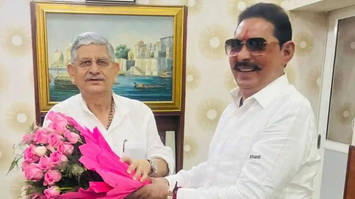 Union Minister Rajiv Ranjan Singh alias Lalan Singh on Monday campaigned for JD(U) candidate from Mokama, Anant Singh, who is currently lodged in Beur Jail