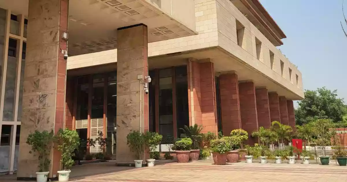 The Delhi High Court has held that candidates belonging to the Economically Weaker Section cannot claim parity with those from the Scheduled Castes