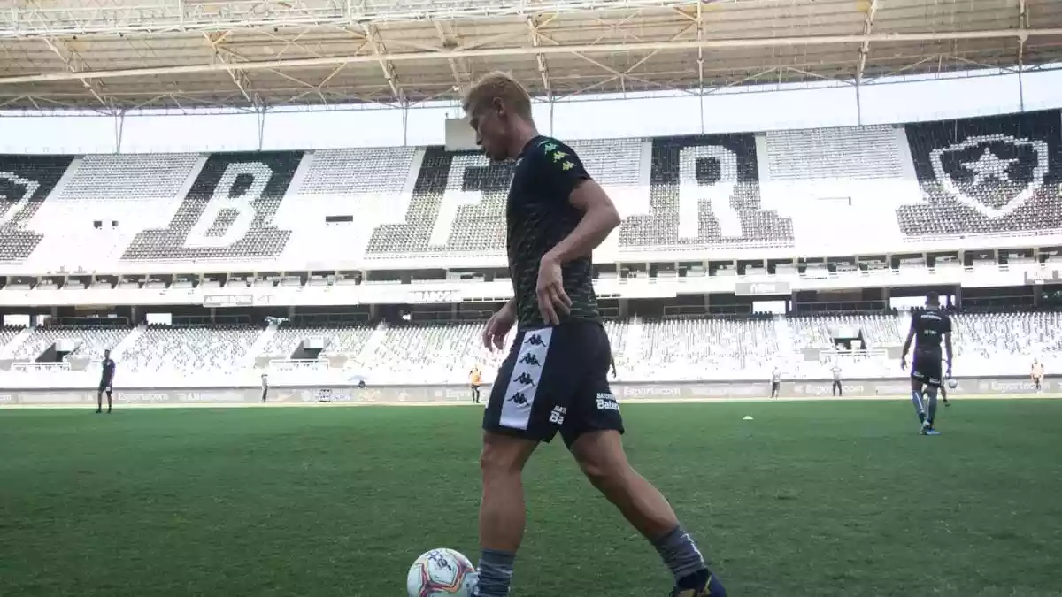 Ex-Japan Footballer Says Sponsor Hit Pause After He Supported Iran's FIFA World Cup Spot