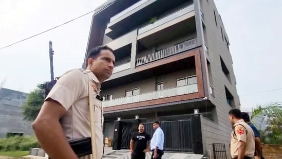 Faridabad police have arrested the accused man behind the firing incident at Bigg Boss fame Elvish Yadav's house. As per an ANI report, the man, identified as Ishant alias Ishu Gandhi, was arrested after an encounter with the police. 