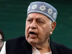 Farooq Abdullah called for immediate talks between the central government and the people of Ladakh. He emphasized Ladakh's sensitivity, citing China's presence and land occupation. Abdullah supported Sonam Wangchuk and highlighted the frustration of Ladakh's youth. He cautioned against using force, stating that the people's patience had run out. He urged the government to resolve the issue quickly through dialogue.