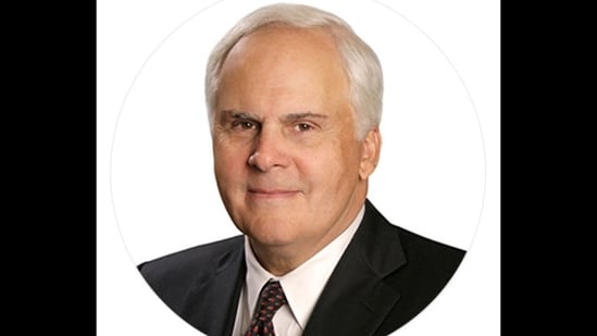 FedEx founder Frederick Wallace Smith died on Saturday, June 21, aged 80. FedEx founder Frederick Wallace Smith reportedly died on Saturday, June 21, aged 80. Smith was known for his long career, having wielded considerable influence in both the business and political realms. He notably forged close ties with presidents and presidential candidates, including George W. Bush and John McCain, as well as members of US Congress, while he advocated for minimal trade barriers.