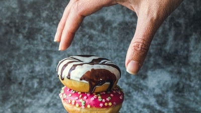 <h4>Always looking for a sweet treat after dinner? Fitness coach Eric Roberts shares 3 reasons for late-night sugar cravings</h4> Published on: Sep