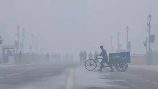 Fog, low winds bring Delhi AQI near ‘severe’ level
