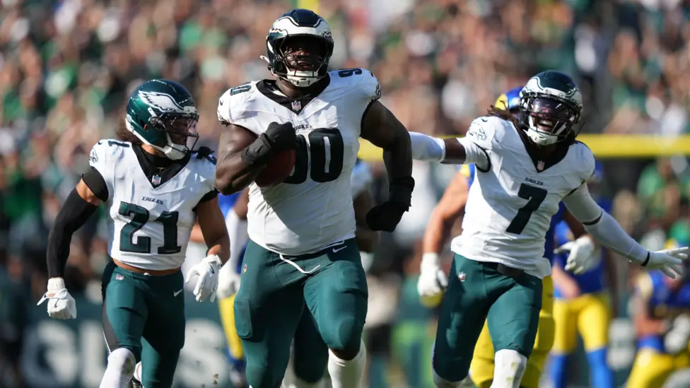 For all the superstar names in the NFL, an extraordinary Sunday of week three was dominated by the more unheralded kickers and back-up quarterbacks.</b> Incredibly, five games were settled on the last play - four thanks to field goals, including a huge upset win for the Cleveland Browns against the Green Bay Packers.