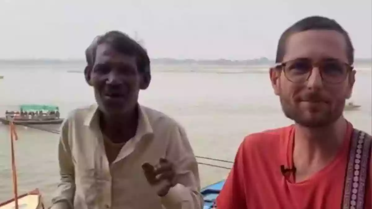 Foreigner Plays Guitar At Varanasi Ghat