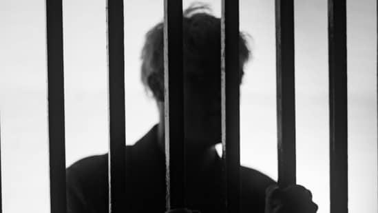 Former Philadelphia Eagles running back Wendell Smallwood Jr. is headed to federal prison. On Thursday, September 18, Judge Richard G. Andrews sentenced Smallwood to 18 months in jail for orchestrating pandemic-era fraud schemes worth more than $600,000.