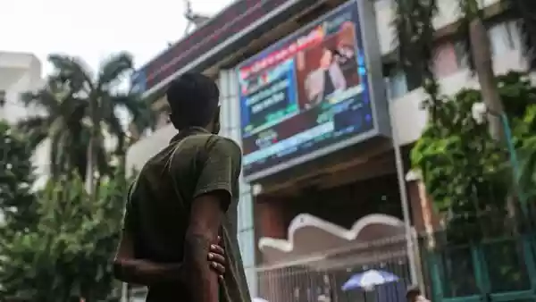 Foreign portfolio investors have resumed their selling streak in December, withdrawing nearly ₹18,000 crore worth of Indian stocks so far. However