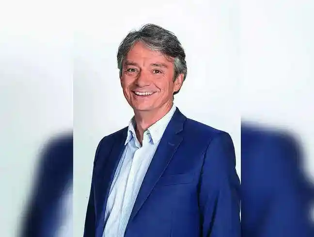 French software maker Dassault Systemes is expanding its India presence with increasing investments, headcount by 10% and new Pune facility in the country taking the business here to $1 billion in the next five years, its global CEO Pascal Daloz told ET.<br><br> 