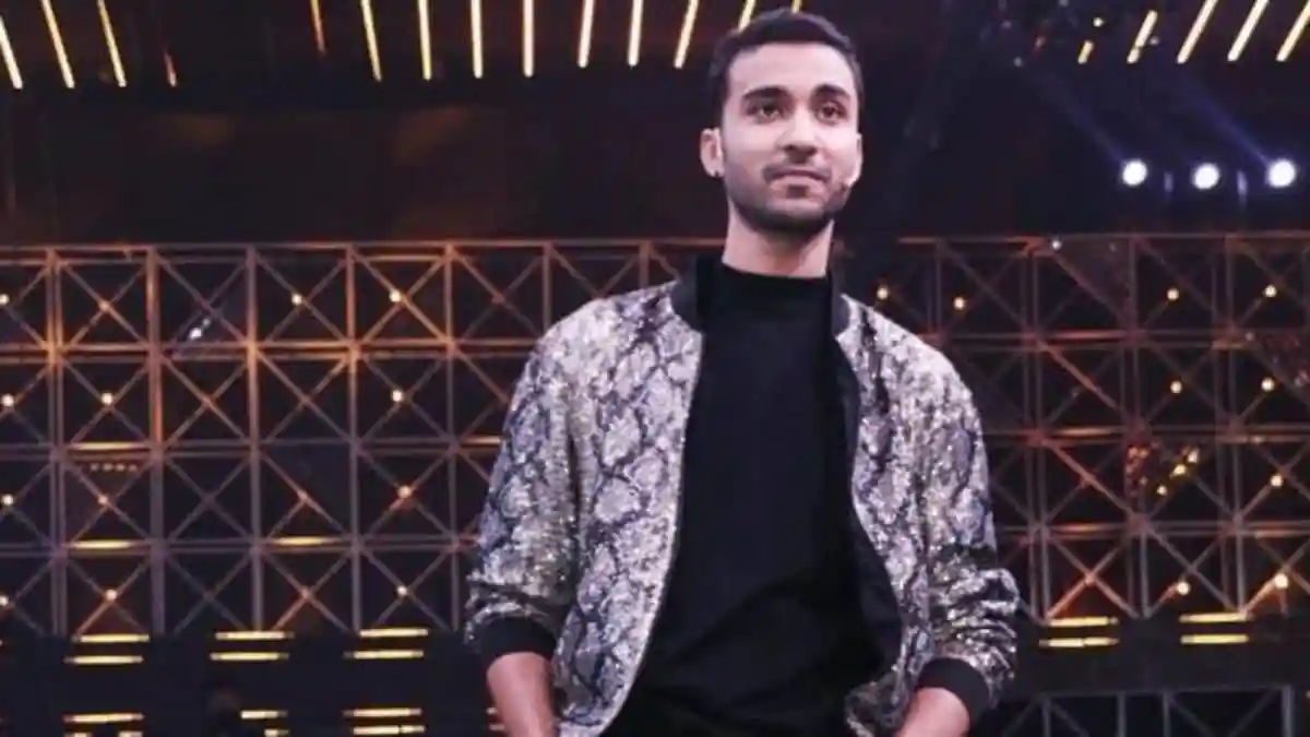 From dancing on reality TV to acting in Aryan Khan's directorial debut The Bads of Bollywood***, Raghav Juyal has come a long way. While his fun moment of singing Kaho Na Kaho in front of Emraan Hashmi from the film's screening has gone viral, Raghav's story behind the success is what's winning hearts online.From dancing on reality TV to acting in Aryan Khan's directorial debut The Bads of Bollywood***, Raghav Juyal has come a long way. While his fun moment of singing Kaho Na Kaho in front of Emraan Hashmi from the film's screening has gone viral, Raghav's story behind the success is what's winning hearts online.Before his big-screen breakthrough, Raghav became a household name as the “King of Slow Motion