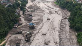 <h4>From Tamil Nadu to West Bengal, appeals for contact as Nepal floods cut off 290 Indians</h4><h4>Indian tourists and pilgrims remain