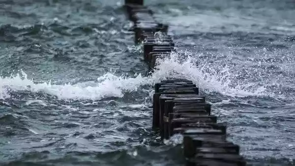 Gale warning hits Michigan with strong winds and 11-foot waves