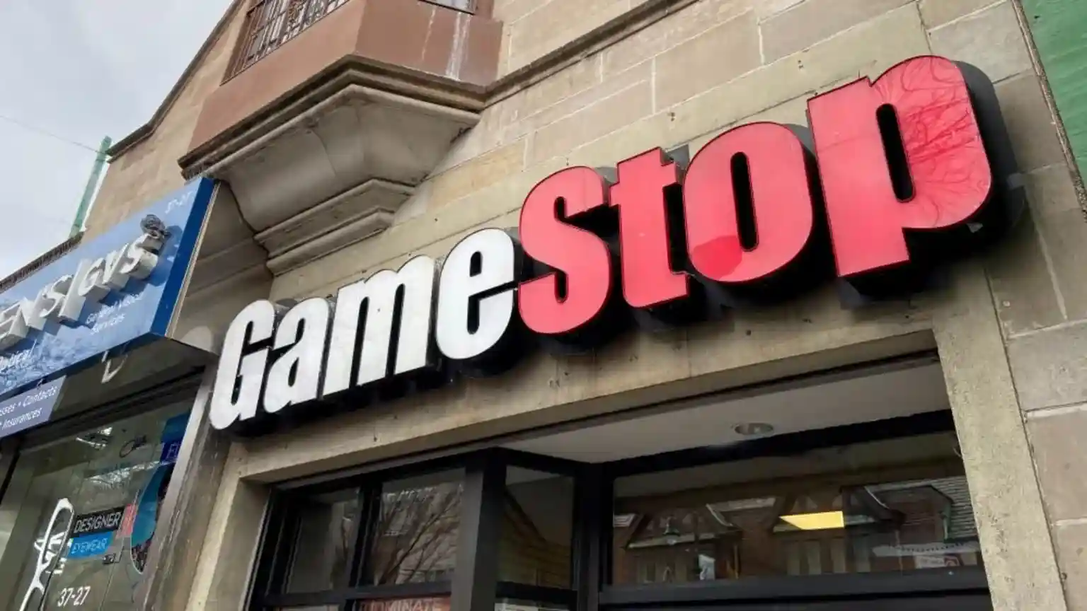 GameStop has made a $55.5bn (£40.9bn) unsolicited offer to take over e-commerce firm eBay, the video game retail chain said on Sunday