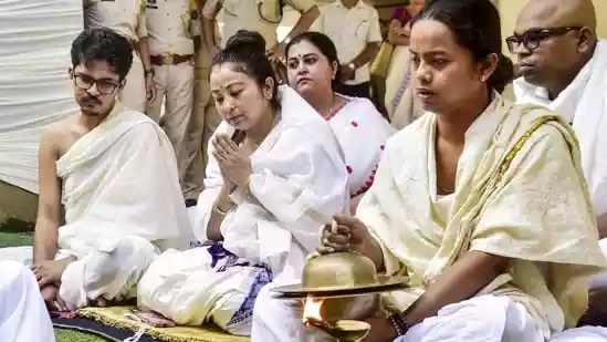 Garima Garg, the wife of late Assamese singer Zubeen Garg, returned her husband's postmortem report to investigators, stating that the document belongs in the hands of the authorities and not with her. Speaking to the media on Saturday, Garima Garg clarified that she has full faith in the ongoing investigation and is determined to let justice run its course. 