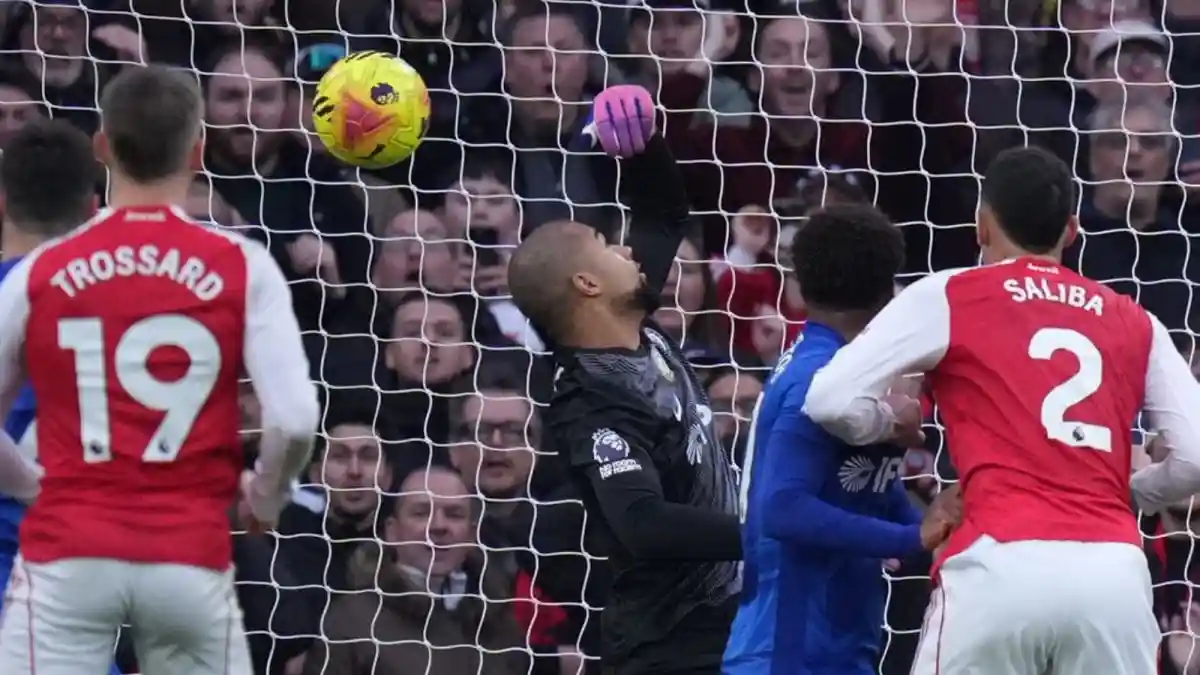 Gary Neville Slams Chelsea Star For