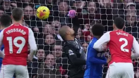 Former England and Manchester United right-back Gary Neville has said that Chelsea goalkeeper Robert Sanchez was all over the place during their match against