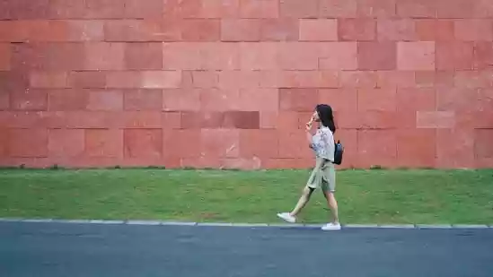 <h4>Feeling bloated after meals? Gastroenterologist shares the benefits of post-meal ‘fart walks’ to ease discomfort</h4><h4>Going for a