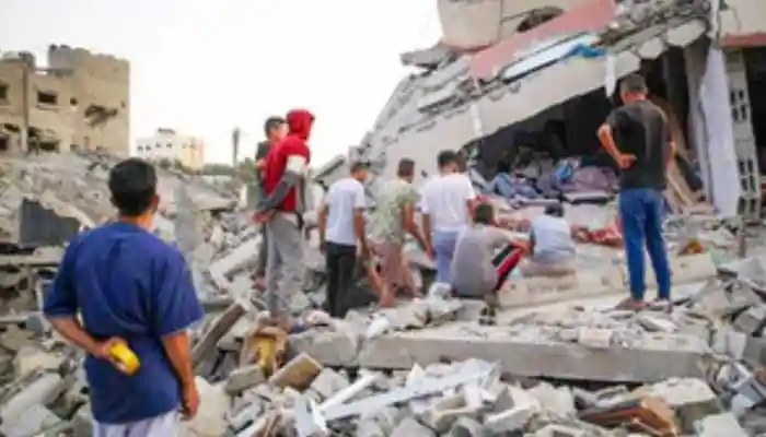 Volunteers in Gaza City launched a campaign to clean streets, remove rubble and restore infrastructure, symbolizing resilience and hope amid severe