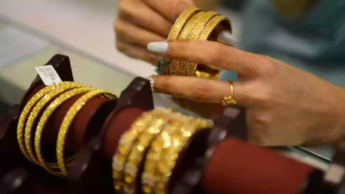 <strong>Gold and Silver Rates Today, January 15: </strong>Gold and silver prices eased on Thursday, January 15, as investors booked profits after