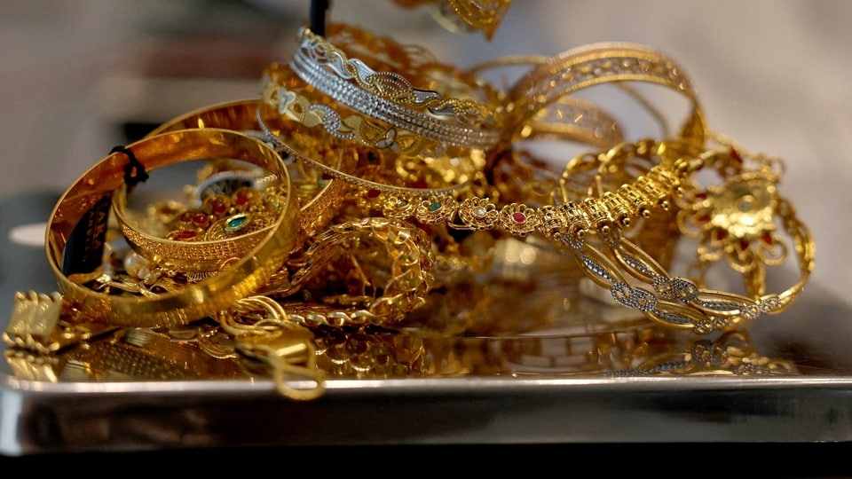 Gold prices remain high in India