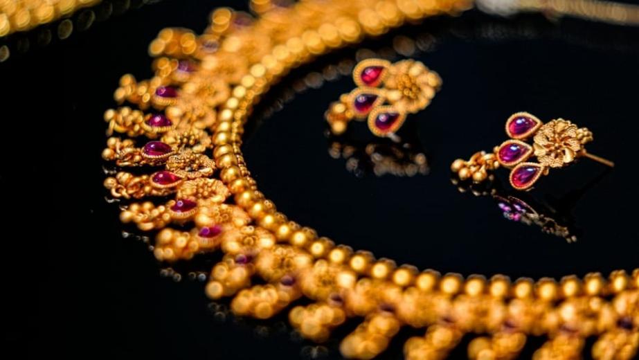 <h4>Gold rises as softer oil prices ease inflation concerns, Fed hike bets in focus</h4><h4>Spot gold climbed 0.4% to $4,182.30 an ounce