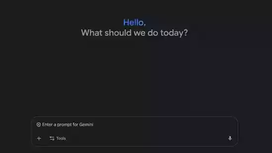 Google is reportedly testing a new Gemini AI app UI that will likely inspire users with prompt ideas. This new redesigned UI may consist of a discovery feed within the Gemini app, allowing users to explore content and ask follow-up questions to gain greater insight. Ever since Gemini's launch, we have been seeing a blank page that simply welcomes users, and there's a prompt bar where users can type their queries. However, with a scrollable discovery feed, users may not always have to open the app to get answers, but to explore and gain more knowledge. Here's what Google has been planning for the upcoming Gemini app update.Google is reportedly testing a new Gemini AI app UI that will likely inspire users with prompt ideas. This new redesigned UI may consist of a discovery feed within the Gemini app, allowing users to explore content and ask follow-up questions to gain greater insight. Ever since Gemini's launch, we have been seeing a blank page that simply welcomes users, and there's a prompt bar where users can type their queries. However, with a scrollable discovery feed, users may not always have to open the app to get answers, but to explore and gain more knowledge. Here's what Google has been planning for the upcoming Gemini app update.