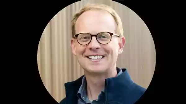 Google VP explains how to convert your LinkedIn into an infographic