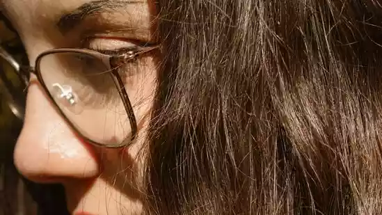 <h4>Do you have greasy flakes on nose and scalp? Dermatologist explains what you are doing wrong</h4><h4>Seborrheic dermatitis is a chronic