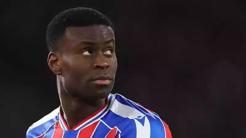 Crystal Palace</b> defender Marc Guehi's £20m move to </b>Manchester City</b> is progressing, with the England international set to have