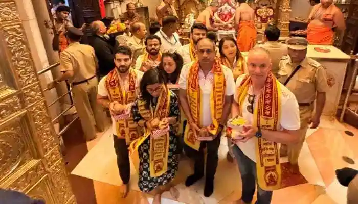 Gujarat Giants Visit Mumbai's Siddhivinayak Temple Ahead Of WPL 2026