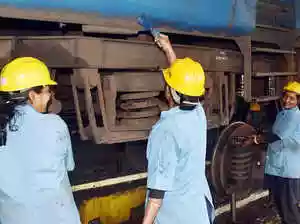 Gujarat's legislative assembly has passed a new bill. This amendment allows for longer daily working hours. Women can now work night shifts in shops and