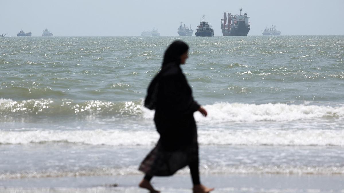 Gulf ship traffic via the Strait of Hormuz hovers below 10-day average
