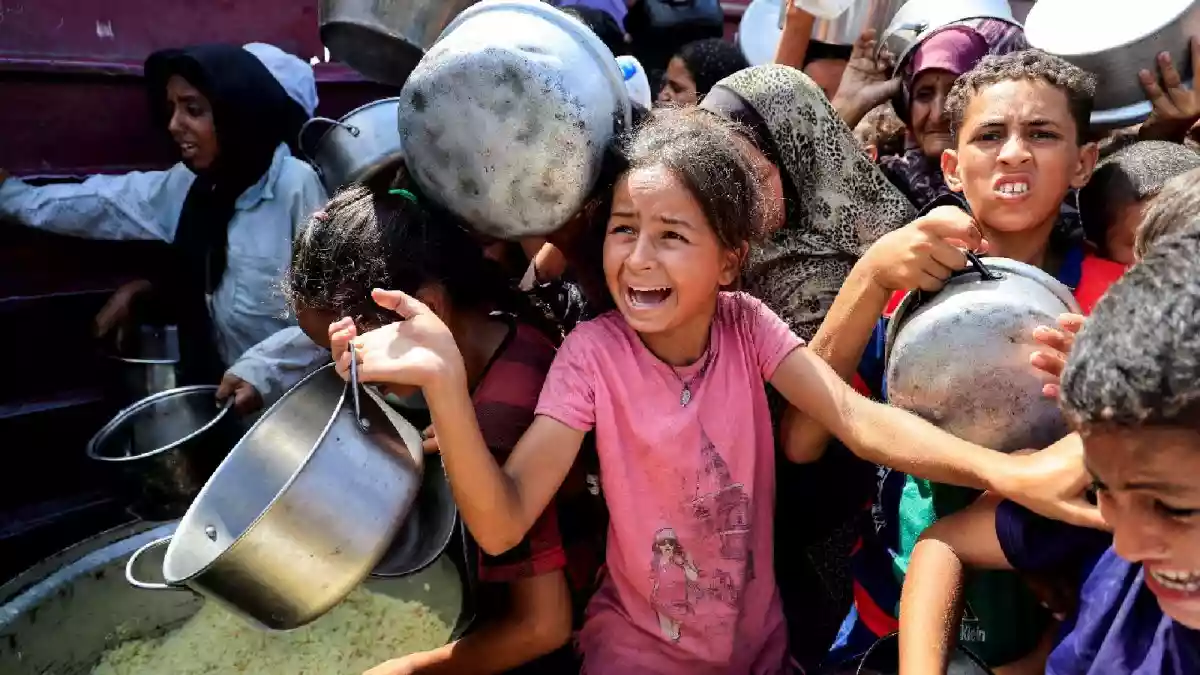 Hamas and Israel will hold indirect talks in Cairo on Sunday and Monday aimed at securing the release of hostages and detainees, Egyptian state-linked media reported. According to Al-Qahera News, delegations from both sides “have begun moving to launch talks in Cairo tomorrow and the day after, to discuss arranging the ground conditions for the exchange of all detainees and prisoners, in accordance with Donald Trump's proposal.