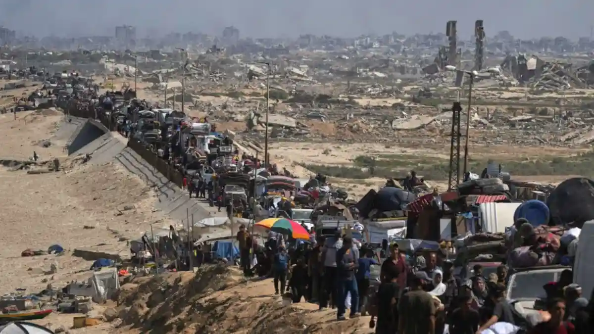 Hamas will release all 20 living hostages. the White House said on Wednesday after President Donald Trump announced that the first phase of the deal to end the Gaza war was signed between Israel and Hamas. According to a report by Associated Press, the alive hostages to be exchanged for nearly 2,000 Palestinian prisoners within 72 hours of deal implementation.Hamas will release all 20 living hostages. the White House said on Wednesday after President Donald Trump announced that the first phase of the deal to end the Gaza war was signed between Israel and Hamas.According to a report by Associated Press, the alive hostages to be exchanged for nearly 2,000 Palestinian prisoners within 72 hours of deal implementation.CNN quoted a senior White House official as saying that the White House assesses hostages will begin being released on Monday, though it is possible the timeline could move up.“Once they vote yes, Israel has to withdraw to the line which should take under 24 hours,