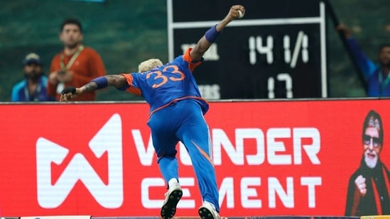 Hardik Pandya lit up the Asia Cup 2025 with a sensational one-handed blinder in the dead-rubber against Oman where India were on the verge of suffering a massive upset. Pandya took the all-important catch of Oman opener Aamir Kaleem, who looked in good touch with his fighting half-century. It was the 18th over of the innings when Oman was cruising towards a shock upset over India, and Kaleem flicked Harshit Rana over fine leg, where Pandya grabbed a blinder. It turned out to be a crucial catch as India avoided the upset and won the match by 21 runs in Dubai.