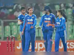 Harmanpreet Kaur leads India's 15-run win over SL in 5th T20I