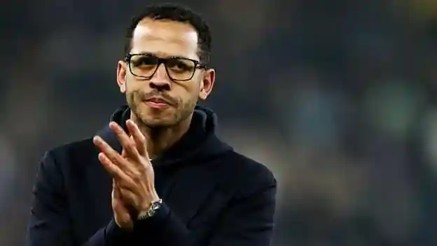 Liam Rosenior is facing criticism early in his tenure as </b>Chelsea</b> manager - but is it fair, and are his players on board before the climax
