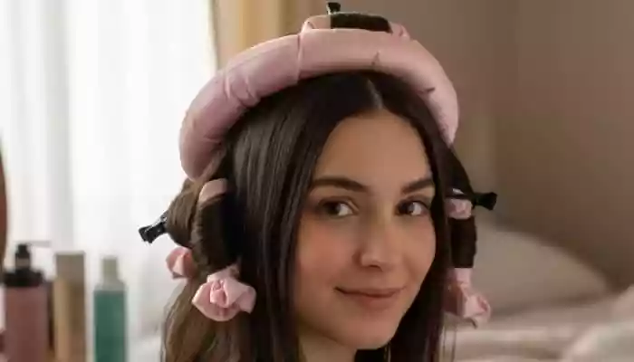 Hair styling feels easier when it avoids heat damage and discomfort. This article explores heatless hair curlers on Amazon that help create soft curls while