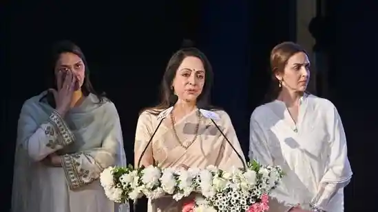 Veteran actor and politician Hema Malini couldn't hold back her tears when she got onto the stage at the prayer meet held in Delhi to remember her husband and