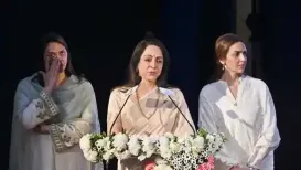 Veteran actor and politician Hema Malini couldn't hold back her tears when she got onto the stage at the prayer meet held in Delhi to remember her husband and