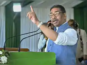 Jharkhand Chief Minister Hemant Soren's recent Delhi visit fueled political speculation. His party, JMM, however, maintained its stance of independence from