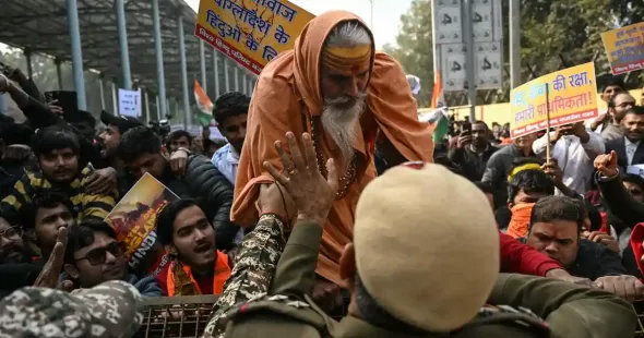 Hundreds of persons associated with Hindutva groups, including the Vishwa Hindu Parishad and Bajrang Dal, staged a demonstration outside the Bangladesh High