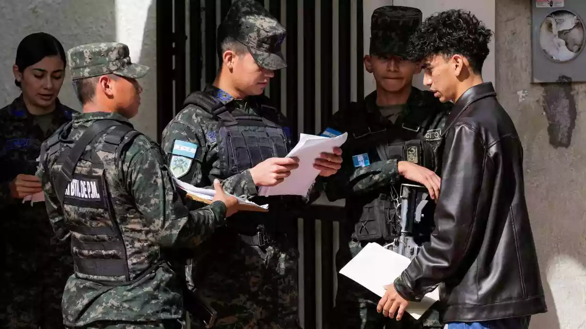 Honduras' conservative National Party candidate Nasry Asfura, backed by Donald Trump, edged ahead in the count of the Central American nation's presidential