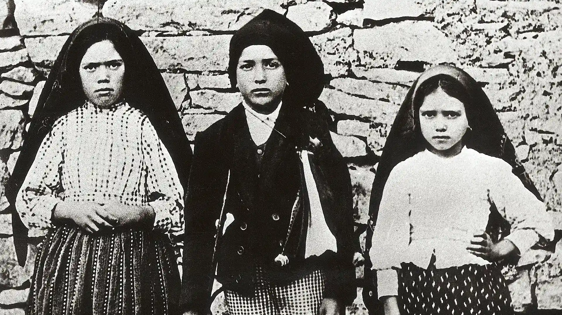 In May 1917, three Portuguese children declared that they had seen an apparition of the Virgin Mary in a meadow. The prophecies they received fuelled