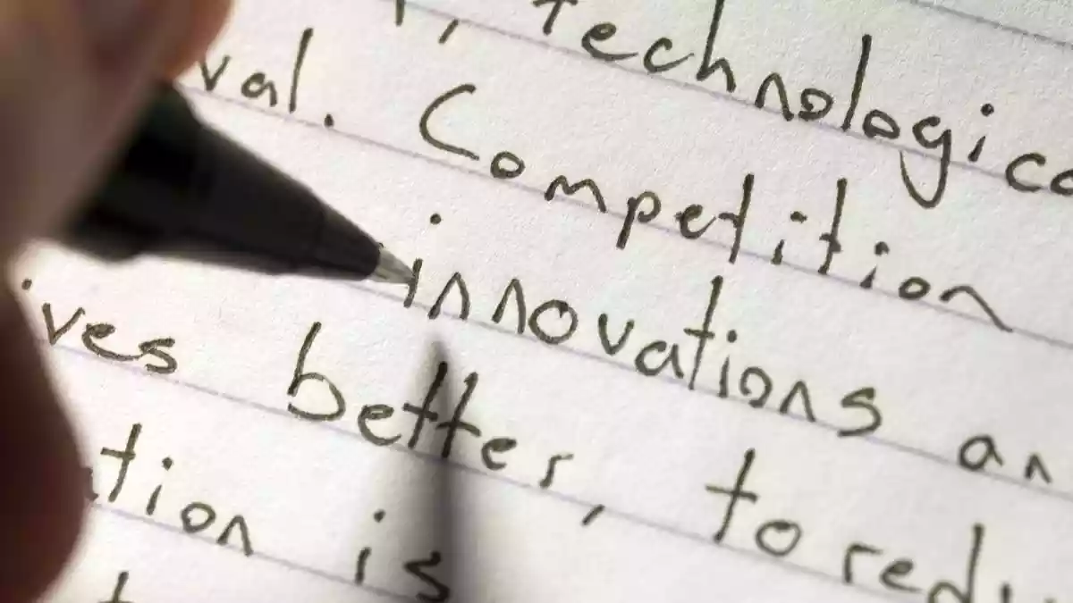 In many first-year classrooms, two hurdles appear at once: complex ideas and complex English. When students have to untangle long sentences and difficult