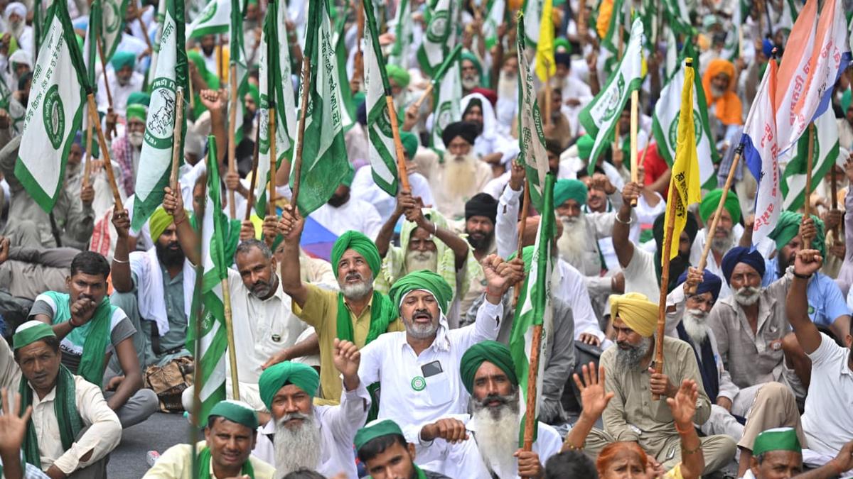 Hundreds of farmers from different parts of the country started gathering at Jantar Mantar in New Delhi on Monday (August 25, 2025) morning to attend a ‘Kisan Mahapanchayat' being organised by the Samyukt Kisan Morcha. The gathering will deliberate on the long-pending demand for a legal guarantee to minimum support price (MSP) for all crops, agriculture, dairy, poultry and fisheries sectors be kept out of any proposed agreement with the U.S., and withdrawal of police cases registered against farmers during the agitation against the now-repealed farm laws.