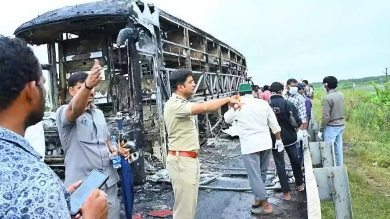 Hundreds of smartphones intensified India bus blaze - reports