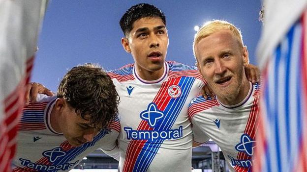 <b>The world's biggest clubs were all aware of the teenage sensation turning heads for Universidad de Chile, the one dubbed his generation's Alexis